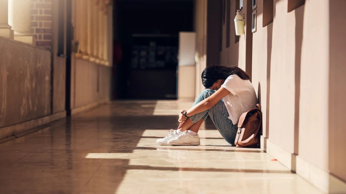 maketa-teens-katathlipsi